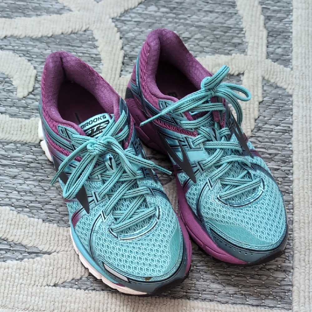 Brooks Womens Adrenaline GTS 17 Running Shoe Iceland Blue/Hollyhock/Black 6 B(M)
